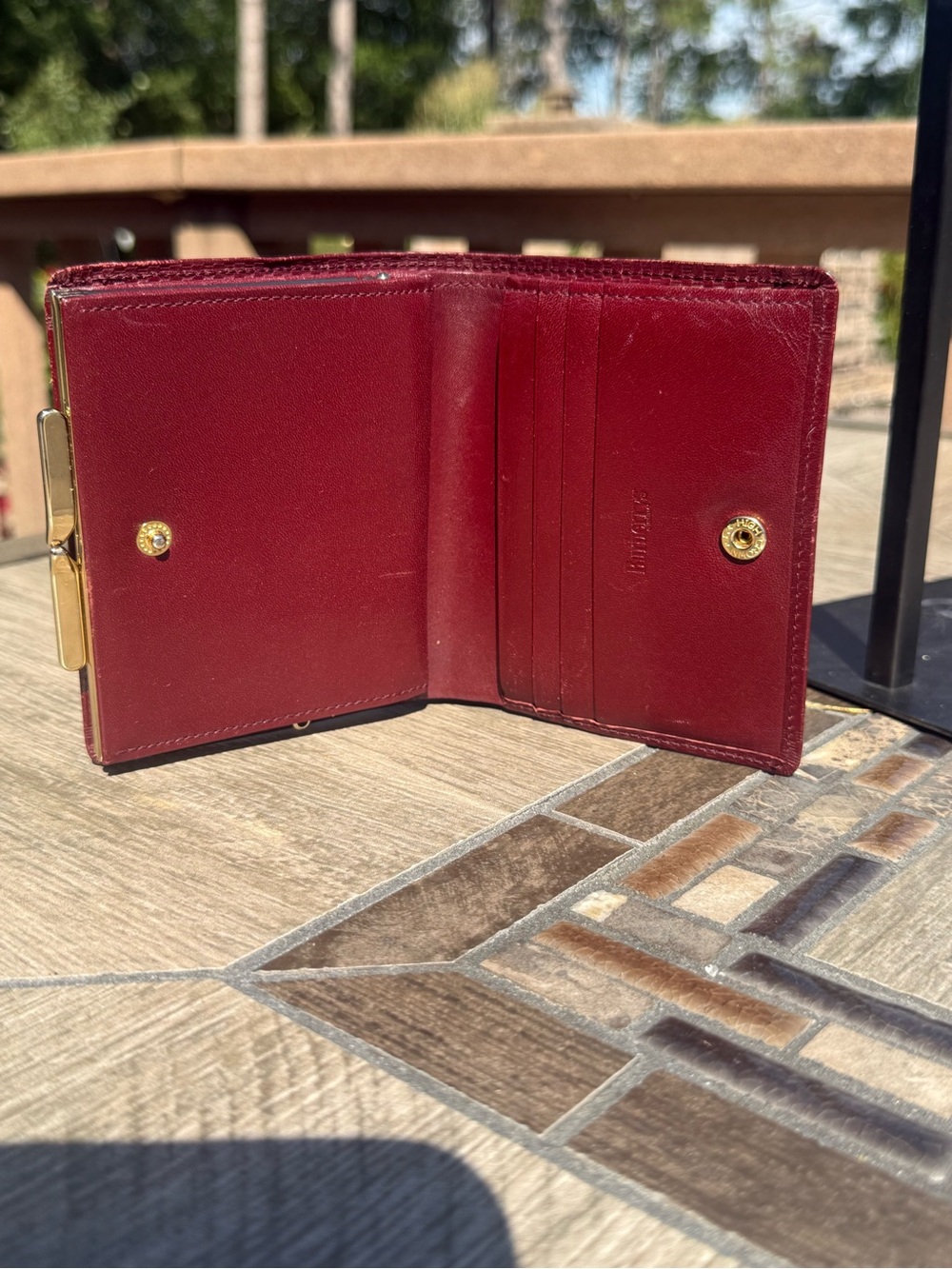 GUC Vintage Burberry Kiss lock cherry red leather Luxury wallet - Picture 6 of 10